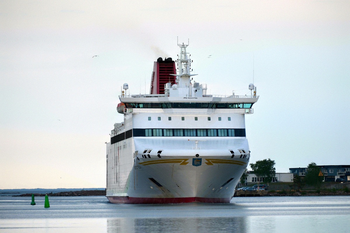 Stena Lines färja på väg in i Rostocks hamn